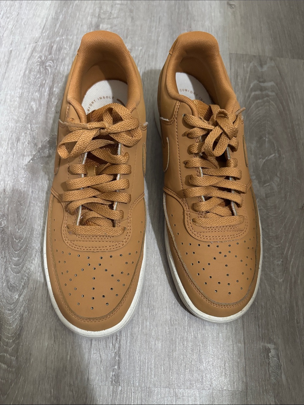 Nike Men's Low-Top Sneakers in Tan/Cream